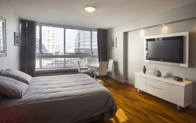 Apartment With one Bedroom in Paris, With Wonderful City View, Furnish - photo 2