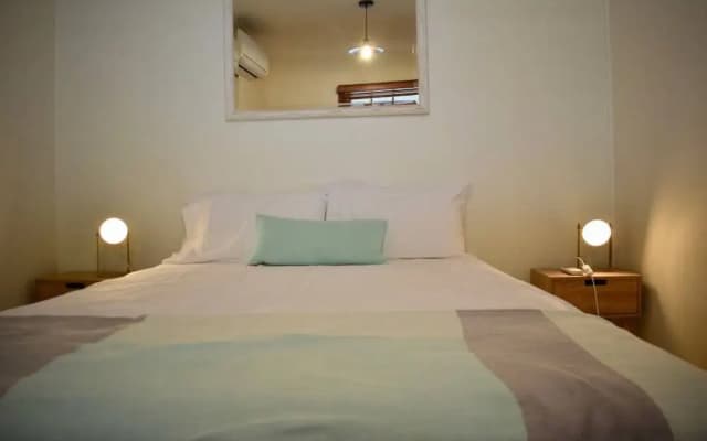 Stylish Cute Cottage in McMahons Point - photo 4