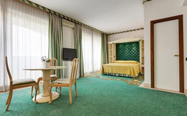 Hotel Aris Garden - photo 5