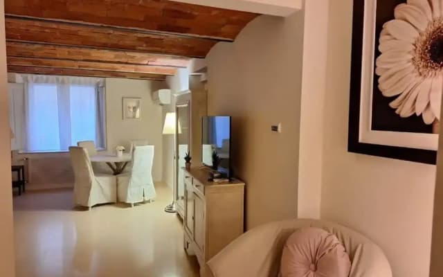 Cozy & Charming Florentine Hideaway - photo 2