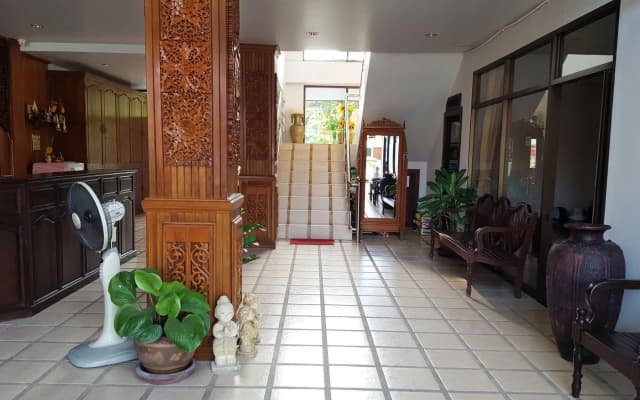 Holiday Guesthouse - photo 2