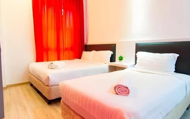 Hotel Zamburger Plaza Mahkota - photo 4