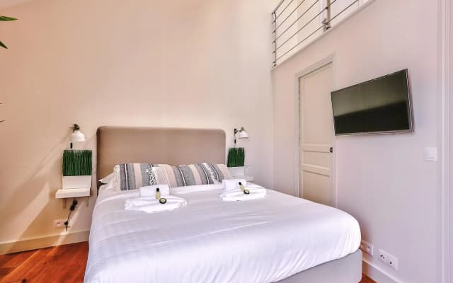 B 368 - TERASSE PERLE RARE - Quartier Latin - photo 2