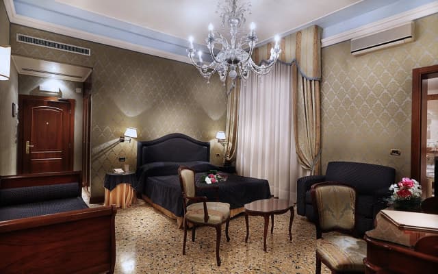 Colombina Hotel - photo 2