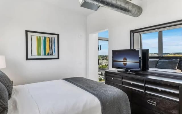 Sunset Boulevard Apartments - photo 3