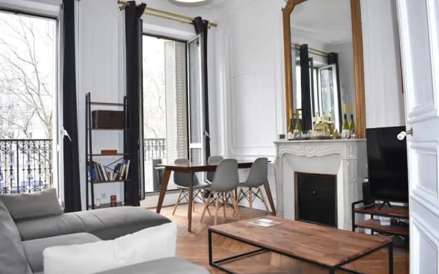 Parisian Apartment In Prime Location - photo 4