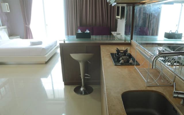 Affordable Studio Ancol Mansion Apartment - photo 2