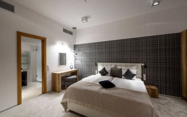 Karoly Corner Residences - photo 5