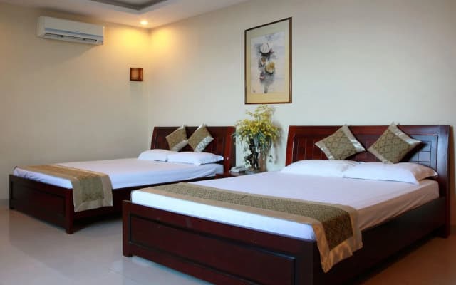 The Moon Hotel - photo 4