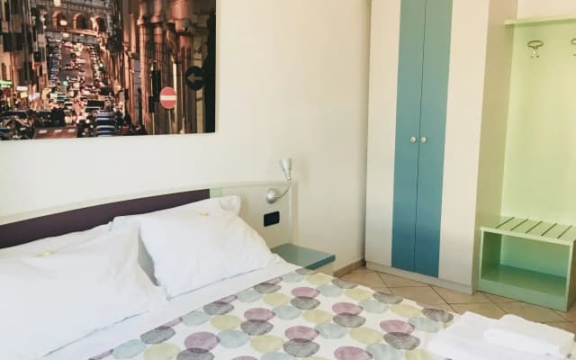 The Beehive Hostel - photo 5