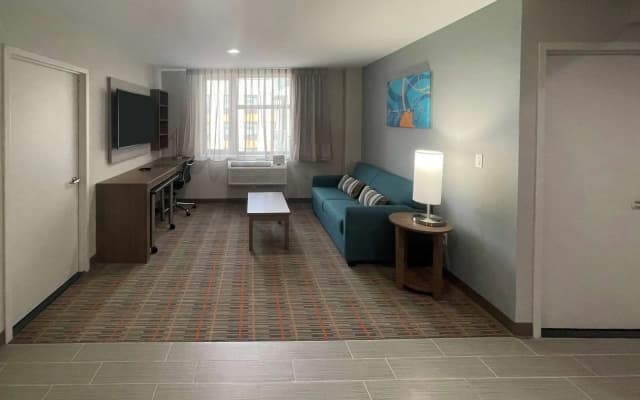 MainStay Suites Bronx - Belmont - photo 5