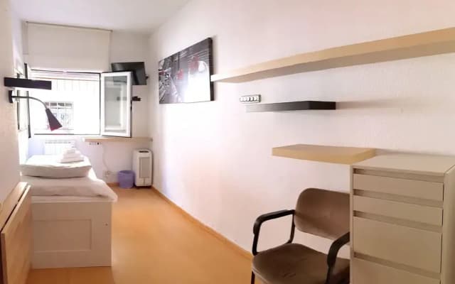 Modern and Comfortable Madrid Flat - photo 2