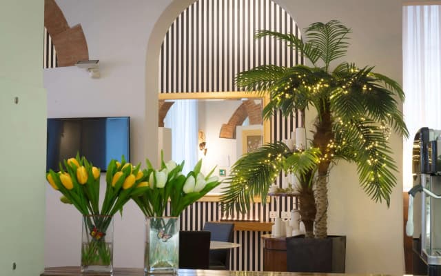 De La Pace, Sure Hotel Collection by Best Western - photo 2