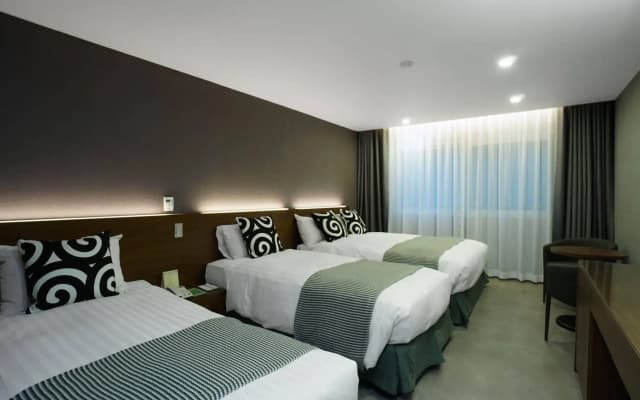 Itaewon Crown hotel - photo 5