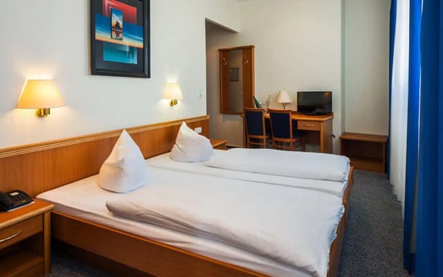 Hotel Panorama Am Adenauerplatz - photo 4
