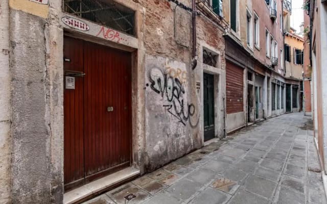 Charming Castello Apartments - photo 3