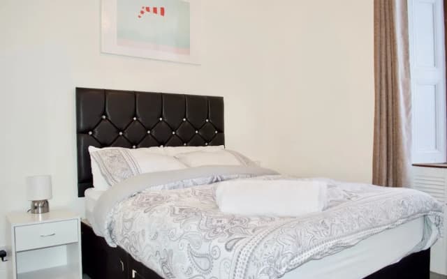 Bright And Modern 1 Bedroom Flat - photo 2