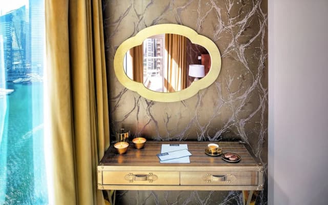 Luxury Staycation - Continental Tower - photo 3