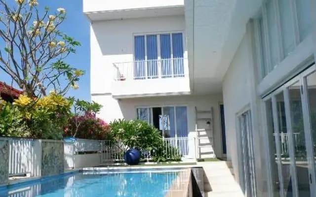 Villa Tepi Segara - photo 2