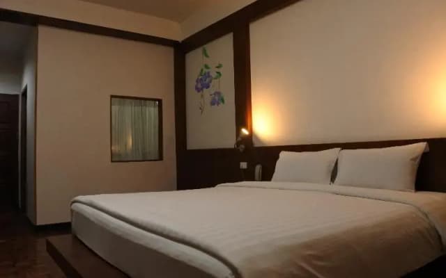 Suriwongse Tower Inn - photo 2