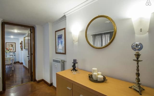 Large and Elegant 3 bed Flat in Central Location! - photo 3