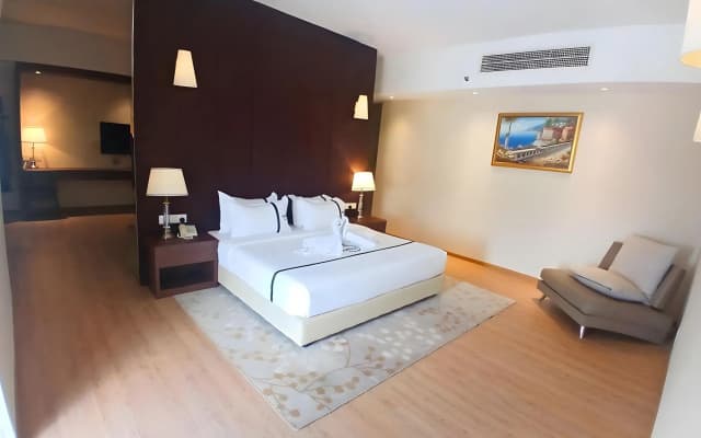 Top Holiday Hotel @ The Mines Seri Kembangan - photo 4