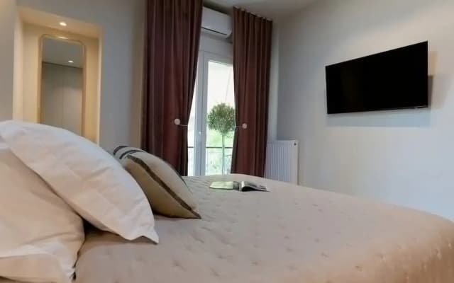 Acropolis Deluxe 1BR Apartment - photo 4