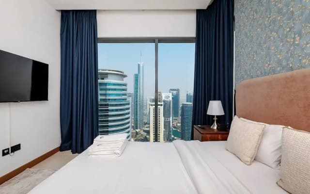 Stylish 2BR with Marina Views - photo 2