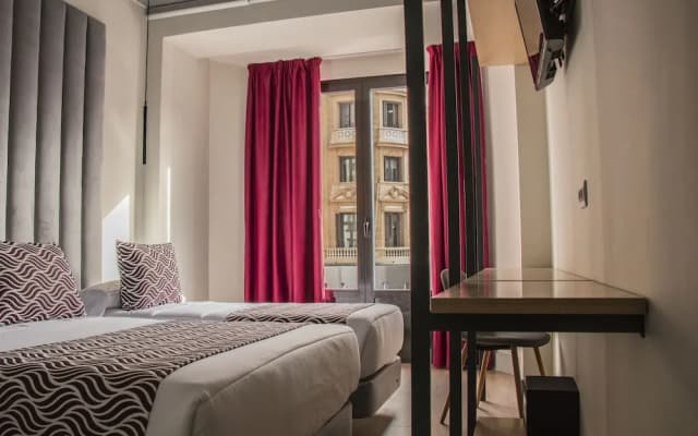 Hostal Juliette & Coworking - photo 3