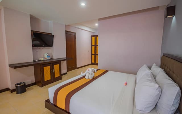 Grand Santhi Hotel - photo 3