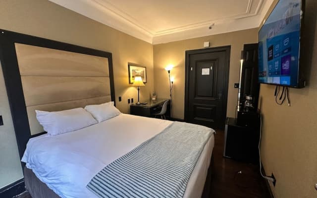Brooklyn Finest Suites - photo 2