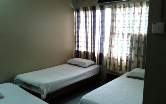 Guesthouse Hotel Malaya - photo 3
