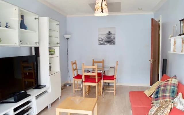 2 Bedroom Edinburgh Flat With Castle Views - photo 3