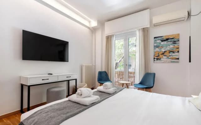 Viora Stunning Deluxe Studio in Athens - photo 2