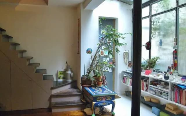 Comfortable Artist Loft - photo 3