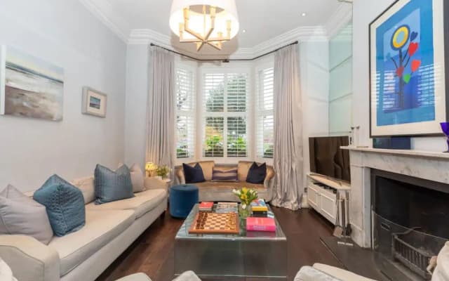 Gorgeous 4 Bedroom Family Home Next to Clapham Common - photo 5