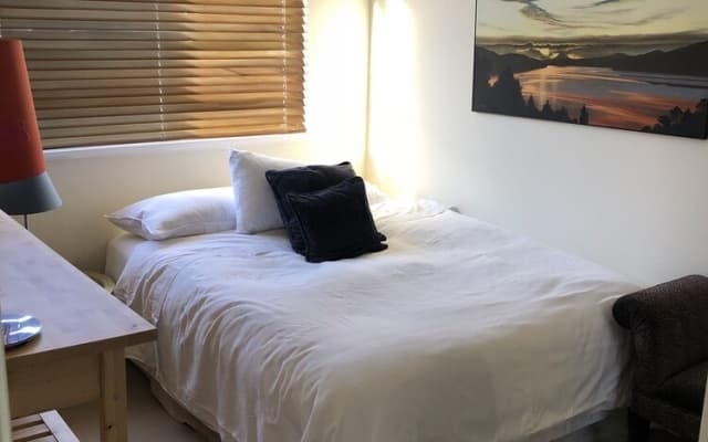 North Sydney Art Bed & Breakfast - photo 3