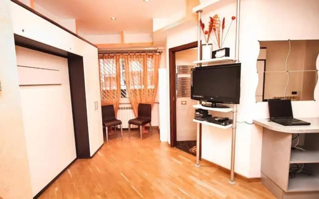 Petite Home in Rome - photo 3
