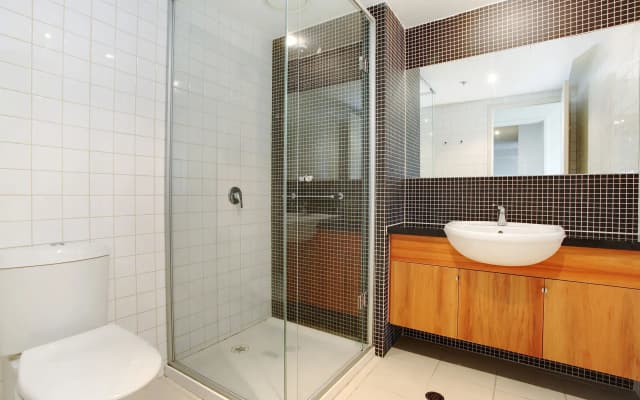 Southbank Apartments- Gallery Towers - photo 5