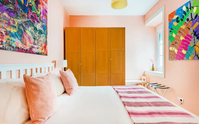Bright & Beautiful Top Floor Graça Flat - photo 4