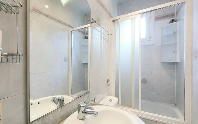 Sants-Montjuic Almeria - Two Bedroom - photo 3