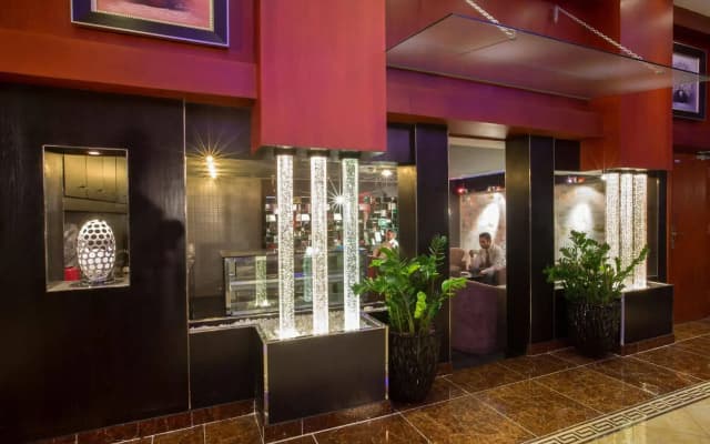 Elegance Castle Hotel - photo 2