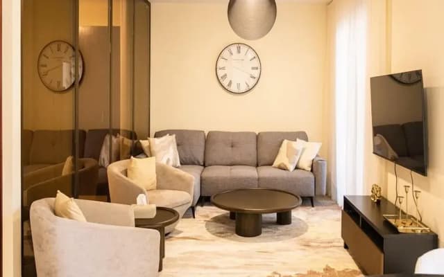 Modern 2BR Oasis with Breathtaking Views - photo 2