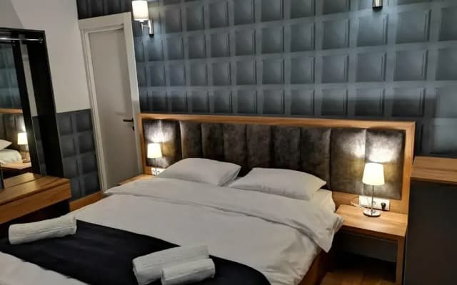 3 Rooms Hotel - photo 2