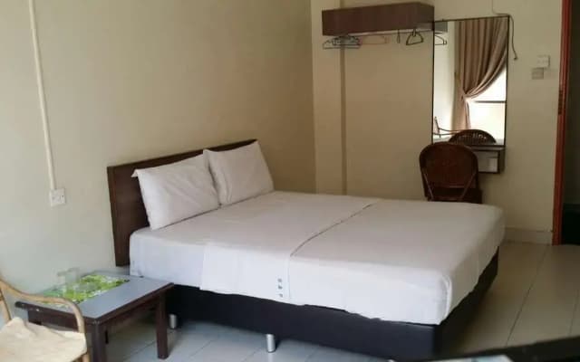 Dragon & Phoenix Hotel - photo 2