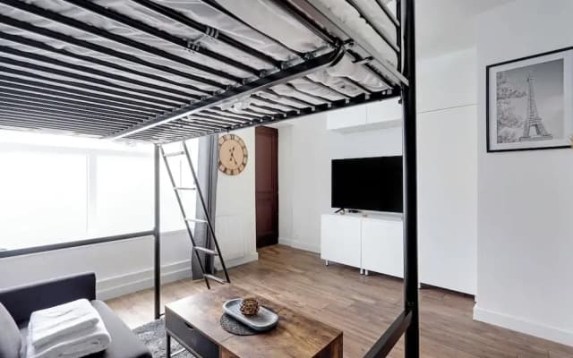 Spacious Studio in Cute Neighborhood - photo 3