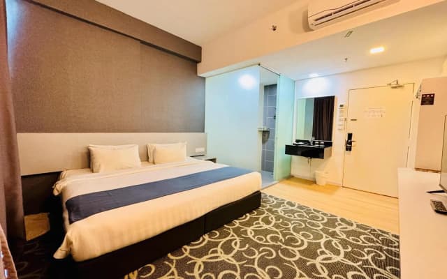 Kingston 13 @ Penang Hill - photo 3