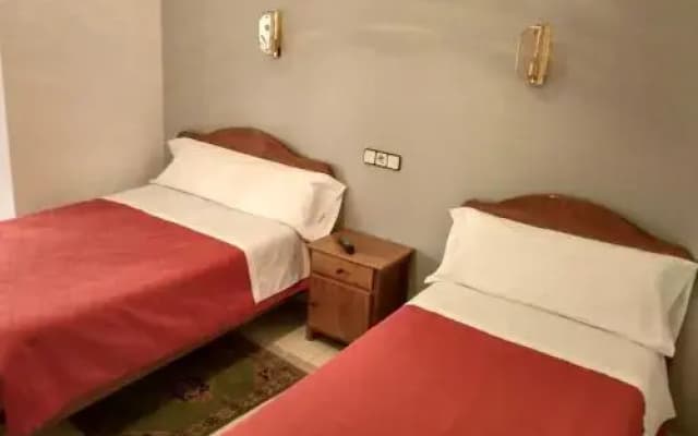 Hostal Gaudi - photo 4
