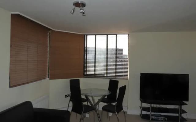 Acacia Road Apartment - photo 2