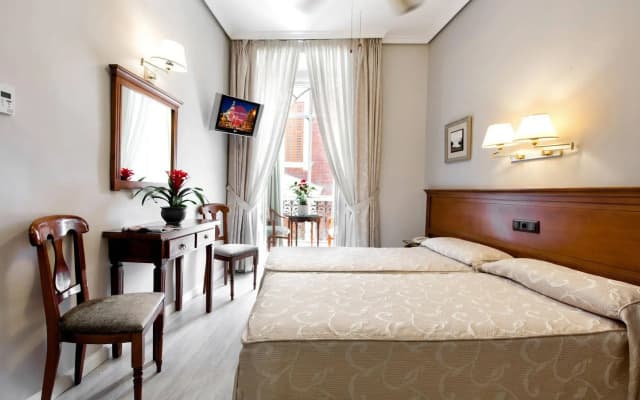 Hostal La Macarena - photo 5